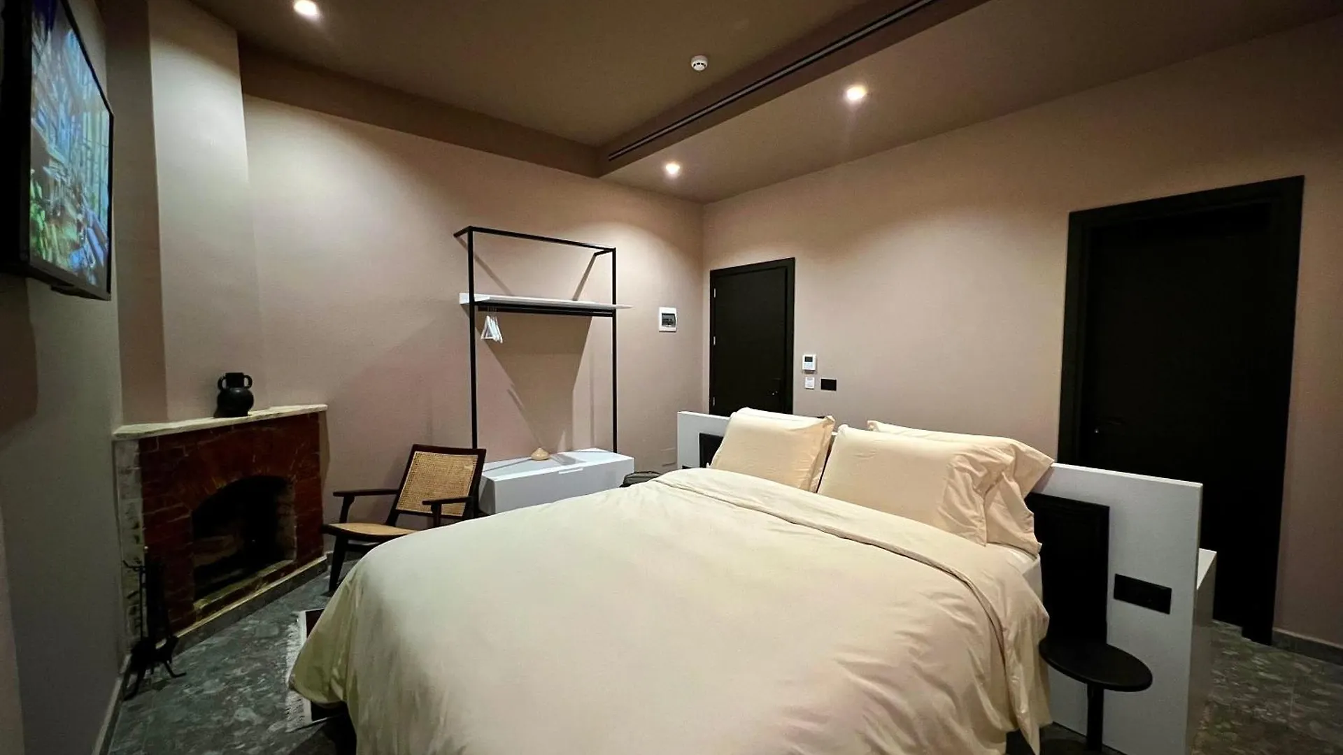 Rex Hotel Boutique 티라나