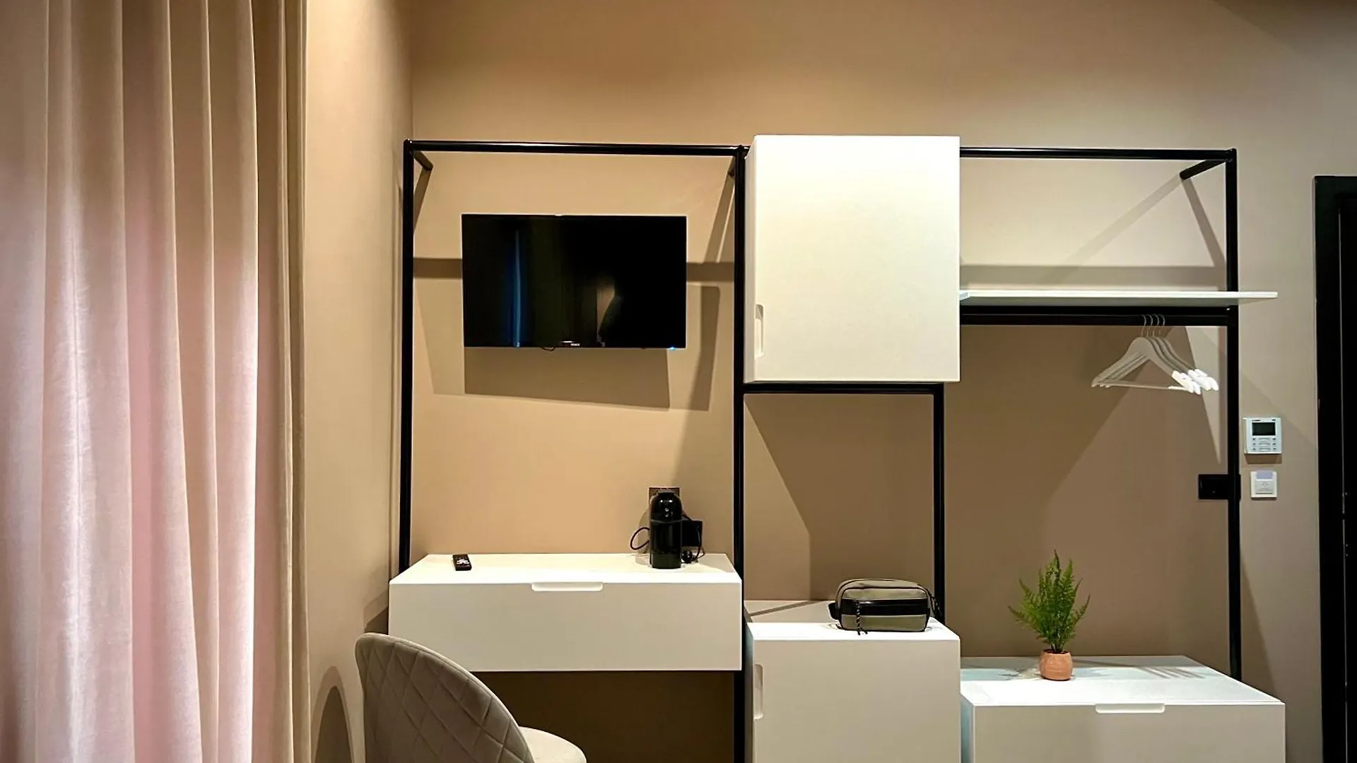 Rex Hotel Boutique 티라나